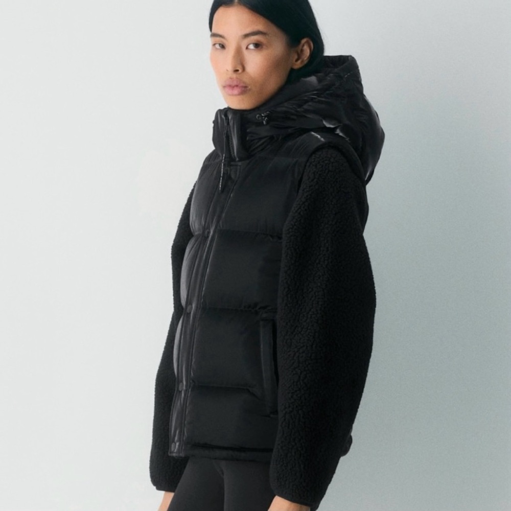 Aritzia Black Hooded Sherpa-Sleeve Puffer Jacket